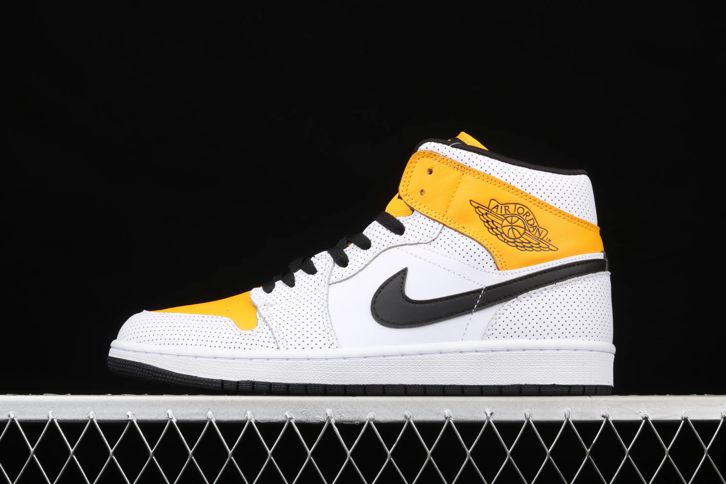 All categories Air Jordan Jordan series basketball shoes Air Jordan 1 Mid Air Jordan 1 Mid AJ1 Joe 1 white yellow black hook Chinese culture basketball shoes BQ6472-107
